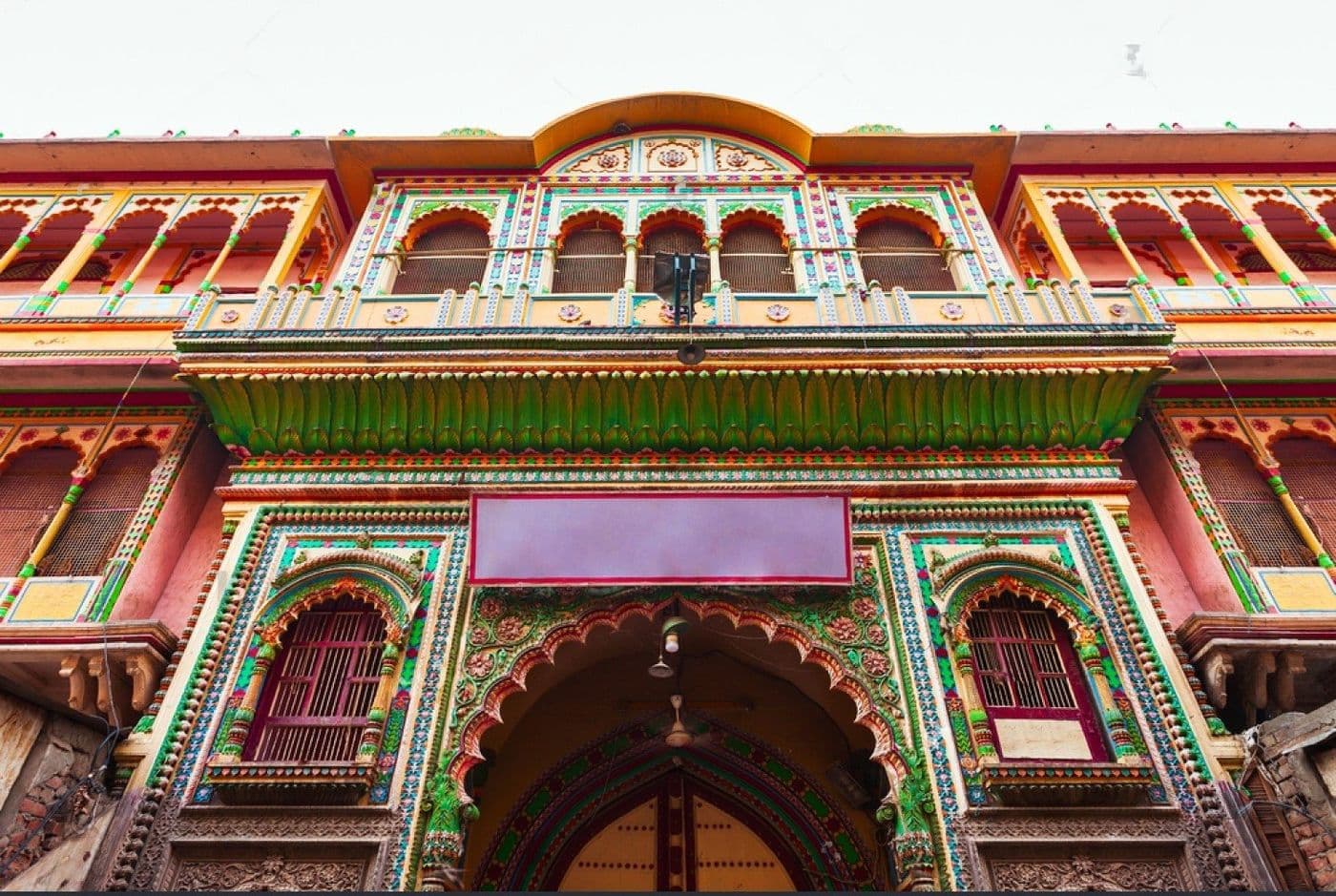 Explore Dwarkadhish Temple
