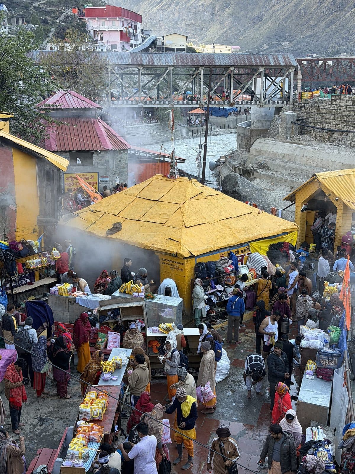 Tapt Kund hot spring beside Badrinath Temple